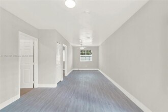 10410 NW 28th Ave in Miami, FL - Building Photo - Building Photo