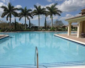 945 NE 34th Ave in Homestead, FL - Building Photo - Building Photo