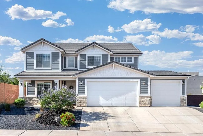 property at 1262 E Daylily Dr