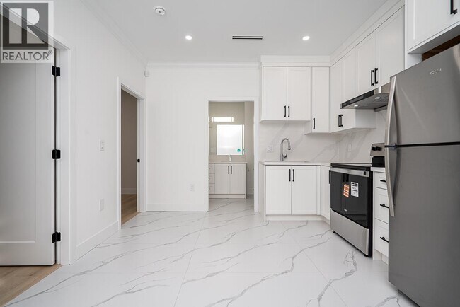 4xxx W 28th Ave in Vancouver, BC - Building Photo - Building Photo