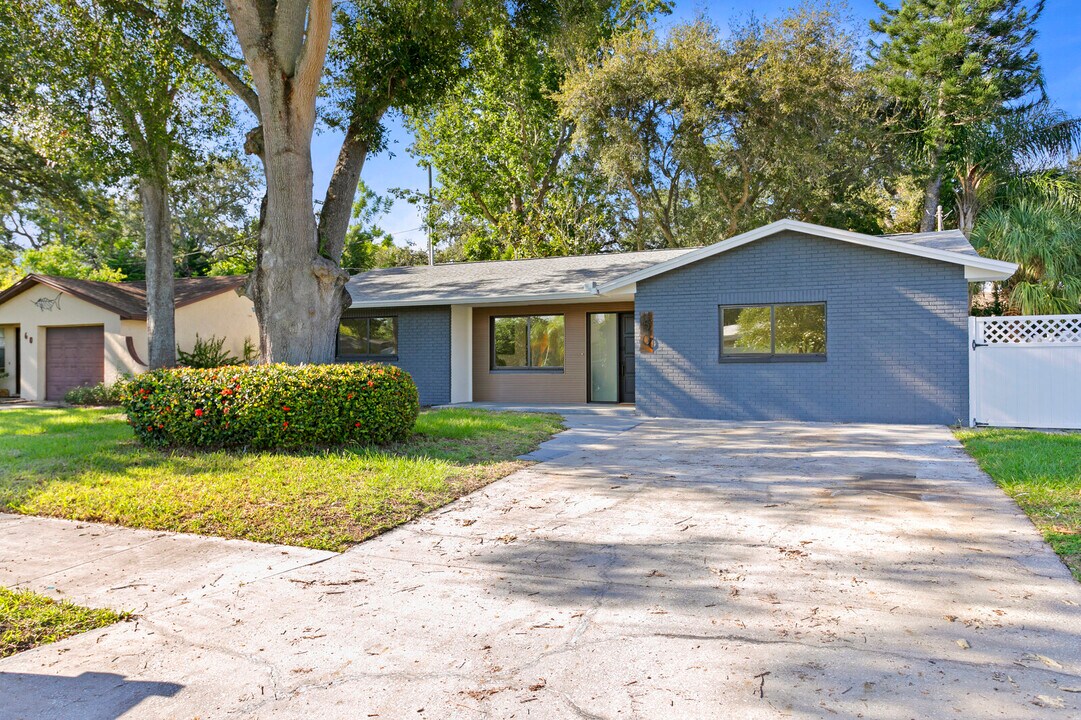 50 Suncrest Dr in Safety Harbor, FL - Building Photo