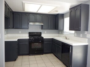 530 Las Colinas St in Tehachapi, CA - Building Photo - Building Photo