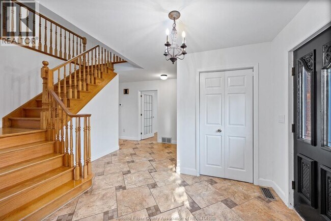 4478 Villa Paradiso Cres in Windsor, ON - Building Photo - Building Photo