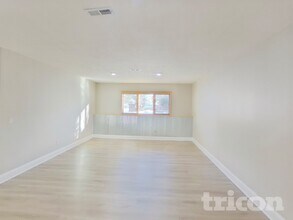 606 Lincoln Dr NE in Saint Michael, MN - Foto de edificio - Building Photo