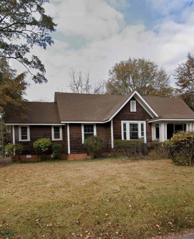 property at 1930 S Lumpkin St