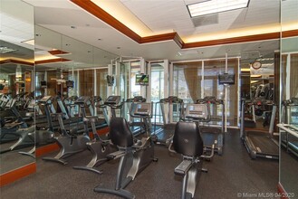 20200 W Country Club Dr, Unit smile in Aventura, FL - Building Photo - Building Photo