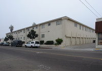 5085 Saratoga Ave in San Diego, CA - Foto de edificio - Building Photo