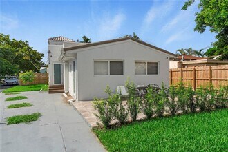 1637 Jackson St in Hollywood, FL - Building Photo - Building Photo