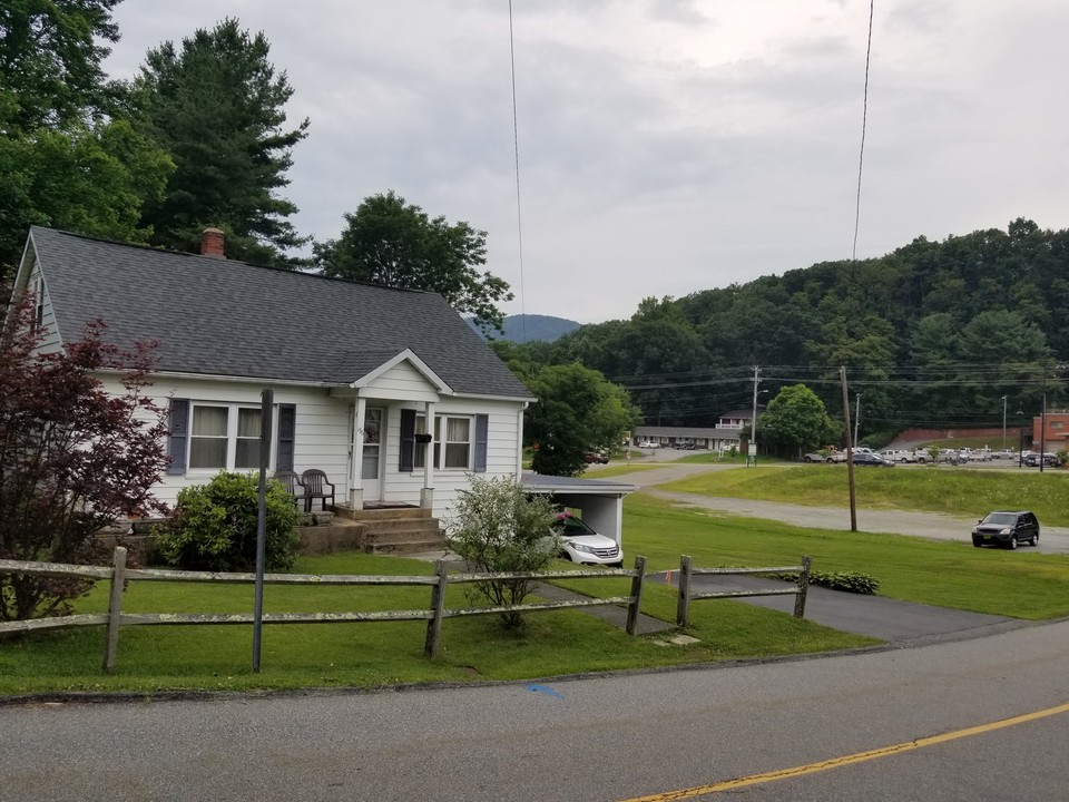 156 Hillside Dr in Boone, NC - Building Photo