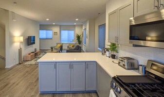 825 NW Highgarden Dr in Bremerton, WA - Building Photo