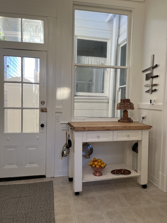 512 Caledonia St in Sausalito, CA - Building Photo - Building Photo