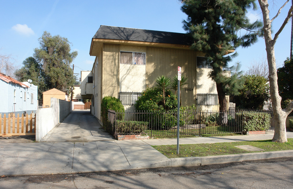 14525 Vose St in Van Nuys, CA - Building Photo