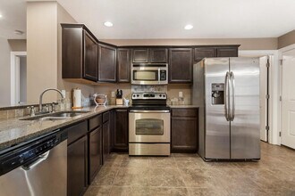 2521 Pembrook Point in Champaign, IL - Building Photo - Building Photo