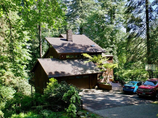 property at 2654 SW Fairmount Blvd