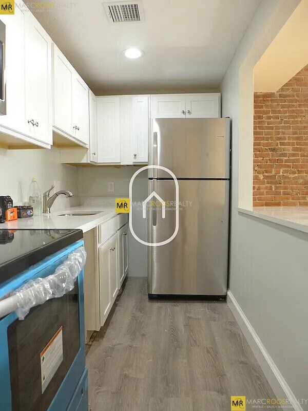 property at 39 E Springfield St