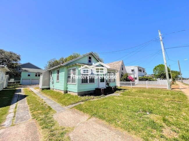2235 E Ocean View Ave in Norfolk, VA - Building Photo - Building Photo