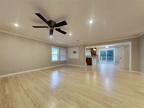 11 Hickory Oak Dr in The Woodlands, TX - Building Photo - Building Photo