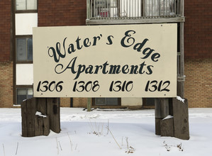 Water's Edge Apartments in Elyria, OH - Building Photo - Building Photo