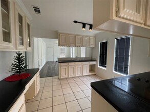 827 Booth St in Houston, TX - Foto de edificio - Building Photo