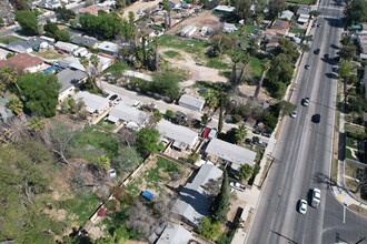 18957 Saticoy St in Reseda, CA - Building Photo - Building Photo