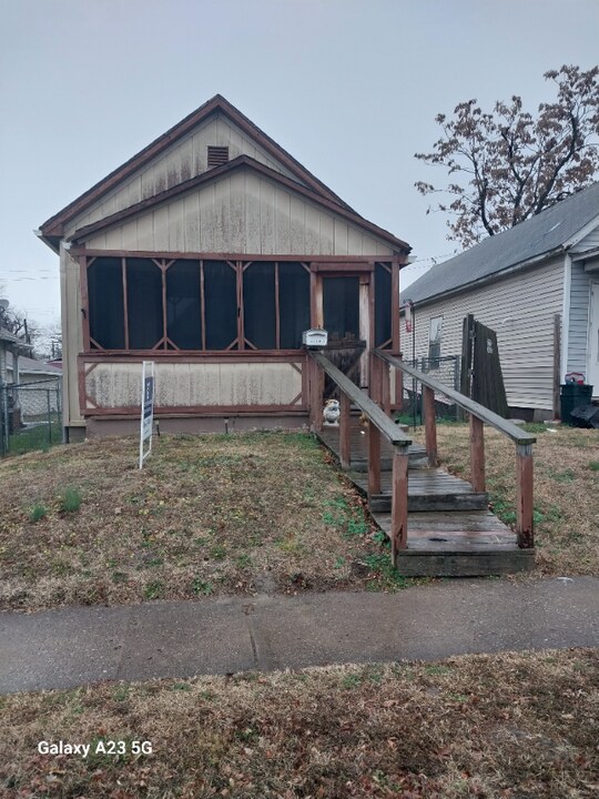 2504A Denver St in Granite City, IL - Building Photo
