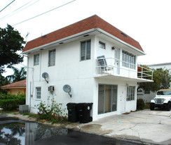 113 N Lakeside Dr in Lake Worth, FL - Building Photo