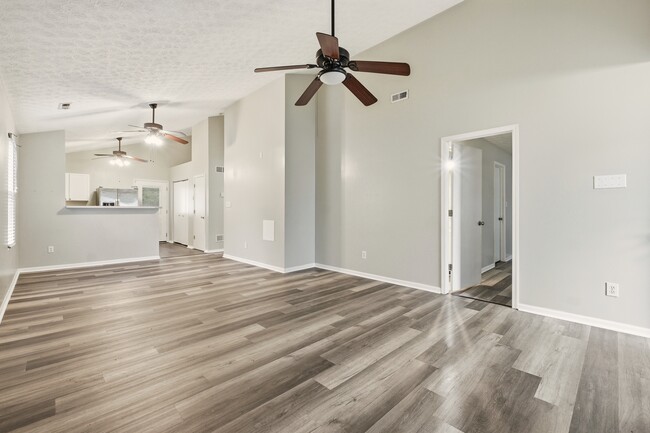 6423 Hunters Creek Blvd in Louisville, KY - Building Photo - Building Photo