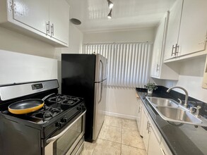 4948 Rosewood Ave in Los Angeles, CA - Building Photo - Floor Plan