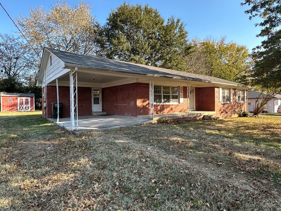 139 Gwen Ave in Gallatin, TN - Foto de edificio