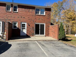 616 Norwich Ave in Colchester, CT - Building Photo - Building Photo