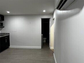 214 S 57th Ave in Hollywood, FL - Building Photo - Building Photo