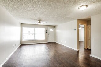 18221 NW 40th Ct in Miami Gardens, FL - Building Photo - Building Photo