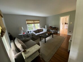 703 Dranesville Rd in Herndon, VA - Building Photo - Building Photo