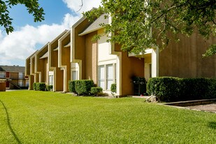 Quay Point Apartments in Houston, TX - Building Photo