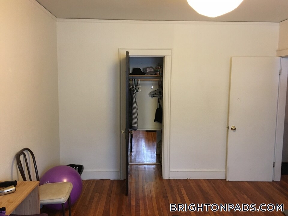 2045 Commonwealth Ave in Boston, MA - Building Photo