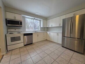 745 Selkirk Rd in Kingston, ON - Building Photo - Building Photo