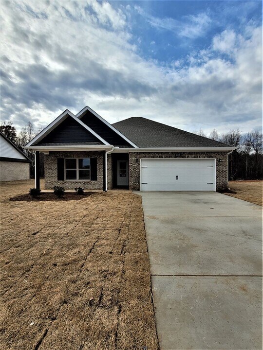 108 Flintlock Wy in New Market, AL - Building Photo