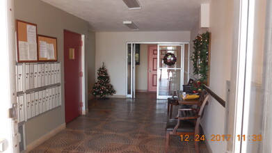 211 NE 8th Ave, Unit Turf Condo in Hallandale Beach, FL - Building Photo - Building Photo