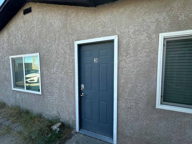 509 W Inyokern Rd in Ridgecrest, CA - Building Photo - Building Photo