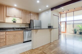 277 S Church Ln in Los Angeles, CA - Building Photo - Building Photo