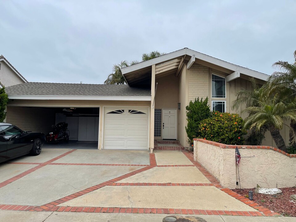 9091 5 Harbors Dr in Huntington Beach, CA - Foto de edificio