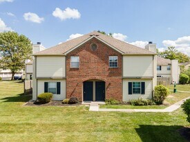 TOWNHOMES AT MCNAUGHTEN in Columbus, OH - Building Photo