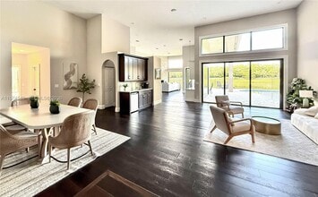 400 Alexandra Cir in Weston, FL - Building Photo - Building Photo