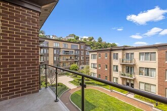 250 Henley Pl in Weehawken, NJ - Building Photo - Building Photo