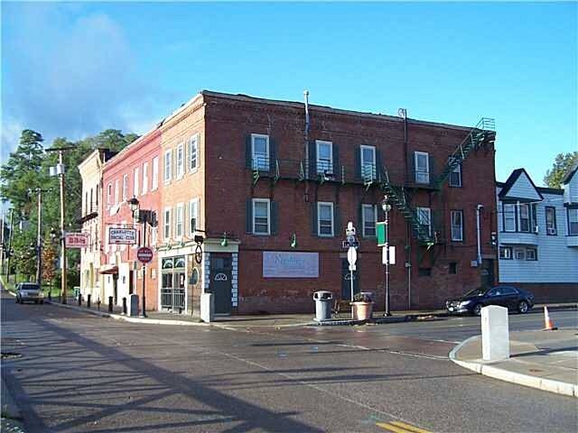 427 River St in Rochester, NY - Foto de edificio - Building Photo
