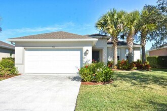 3524 Carriage Pointe Cir in Fort Pierce, FL - Foto de edificio - Building Photo