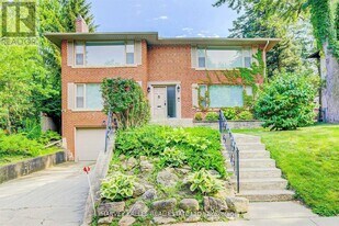 209 Lytton Blvd in Toronto, ON - Building Photo