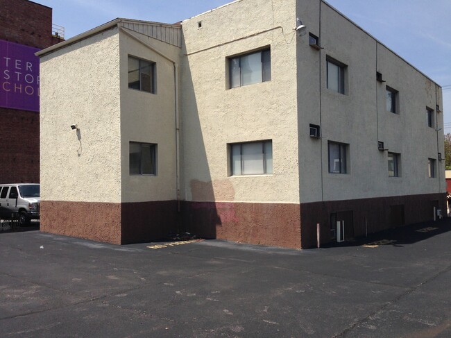 College Street Apartments in Akron, OH - Foto de edificio - Building Photo