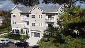 Plaza 15 in Scarborough, ME - Building Photo