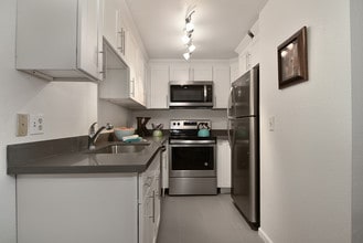 The Ballinger in Shoreline, WA - Building Photo - Building Photo